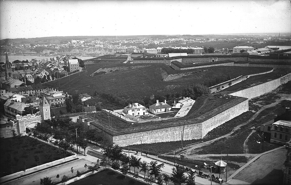 La Citadelle de Quebec ป้อมรูปดาวบนเนินเขา