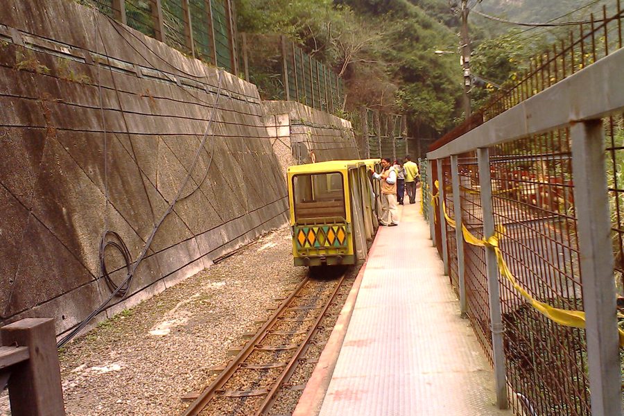 รถรางท่อนไม้อู๋ไหล (台車) รถไฟสายเล็กสีสดใสวิ่งบนรางแคบในหุบเขาอู๋ไหล