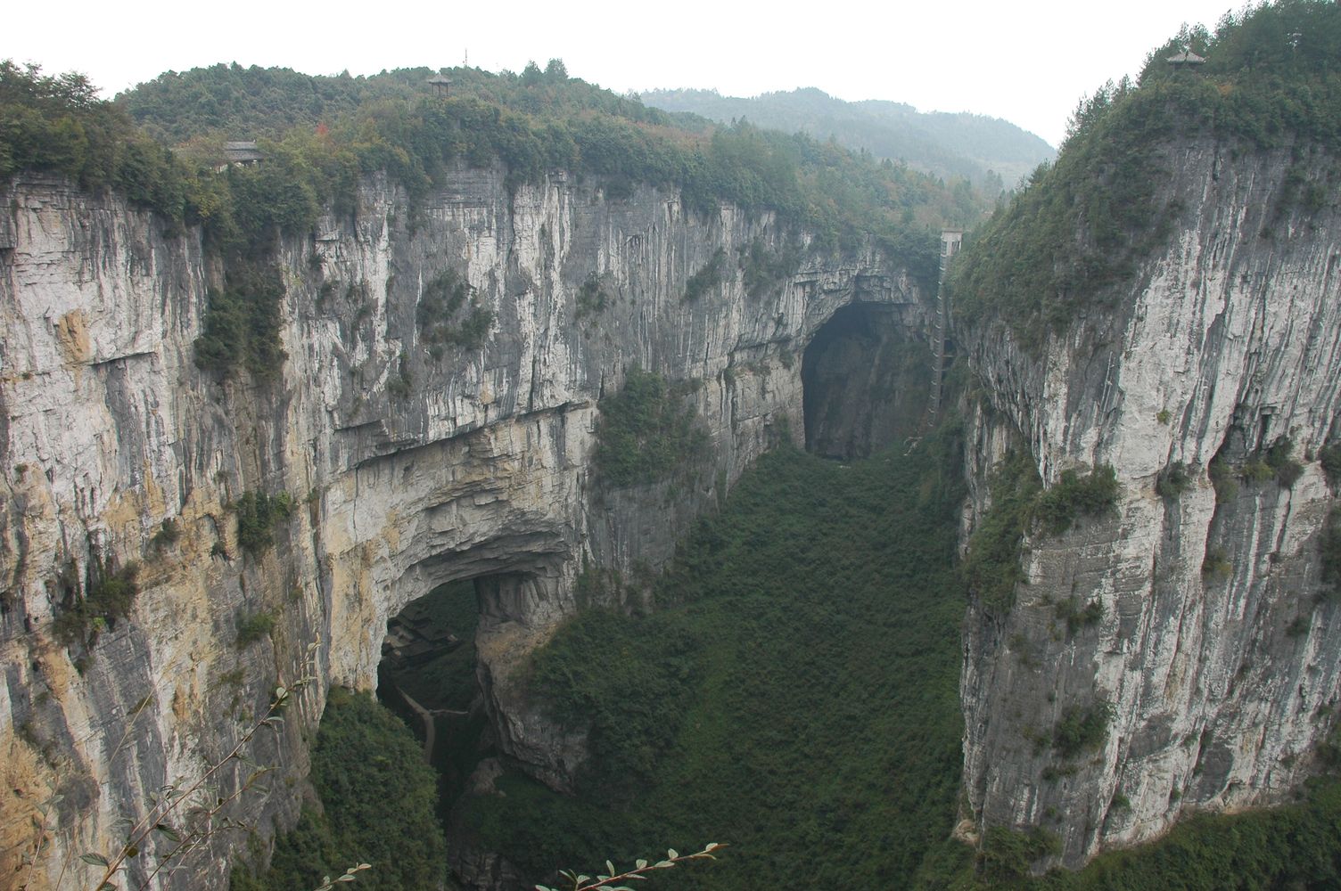 อุทยานหินปูนอู่หลงสะพานสวรรค์สามแห่งนอกเมืองฉงชิ่ง — เที่ยวฉงชิ่ง จีน