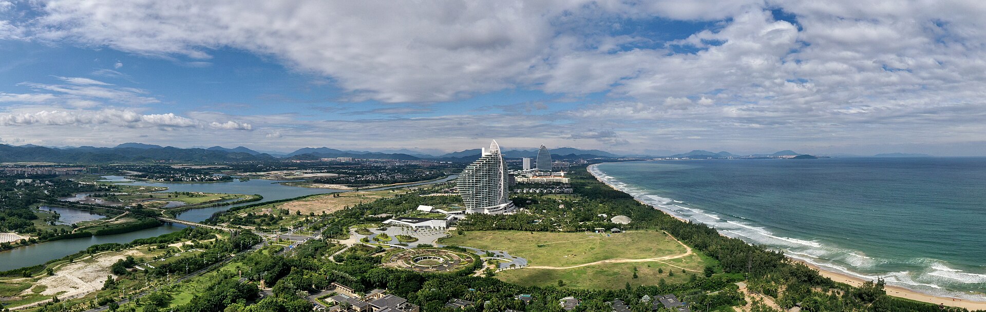 ย่านรีสอร์ตหรูริมทะเลที่อ่าวไหถังในซานย่า — เที่ยวซานย่า จีน