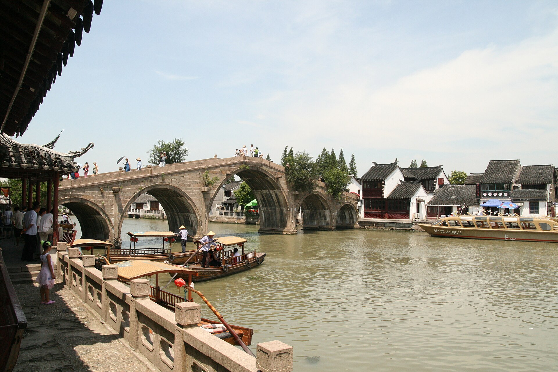 เมืองน้ำจูเจียเจี่ยว สะพานหินโบราณ — เที่ยวเซี่ยงไฮ้ จีน