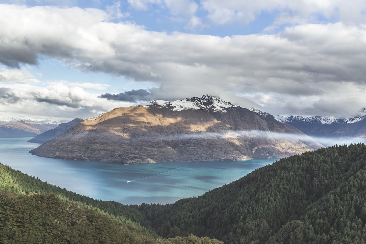 Lake and mountain scenery at Queenstown, New Zealand
