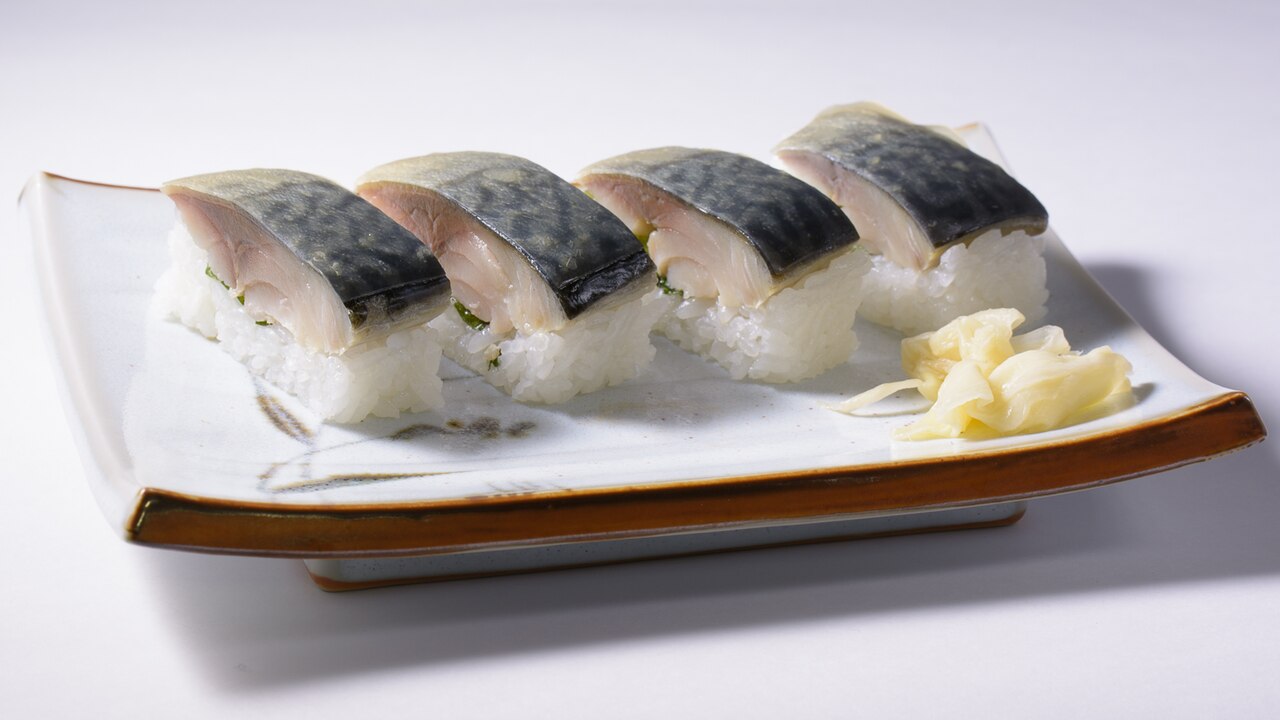ซาบะซูชิ ซูชิปลาแมคเคอเรลสไตล์เกียวโต ห่อด้วยสาหร่ายคอนบุ