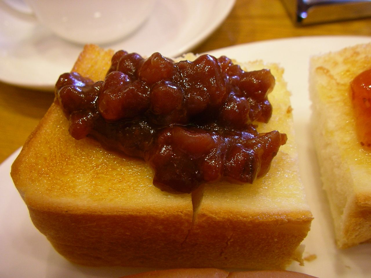 Ogura Toast ขนมปังหนาทาเนยและถั่วแดงหวาน Ogura-an เป็นมื้อเช้า Morning Service ของนาโกย่า