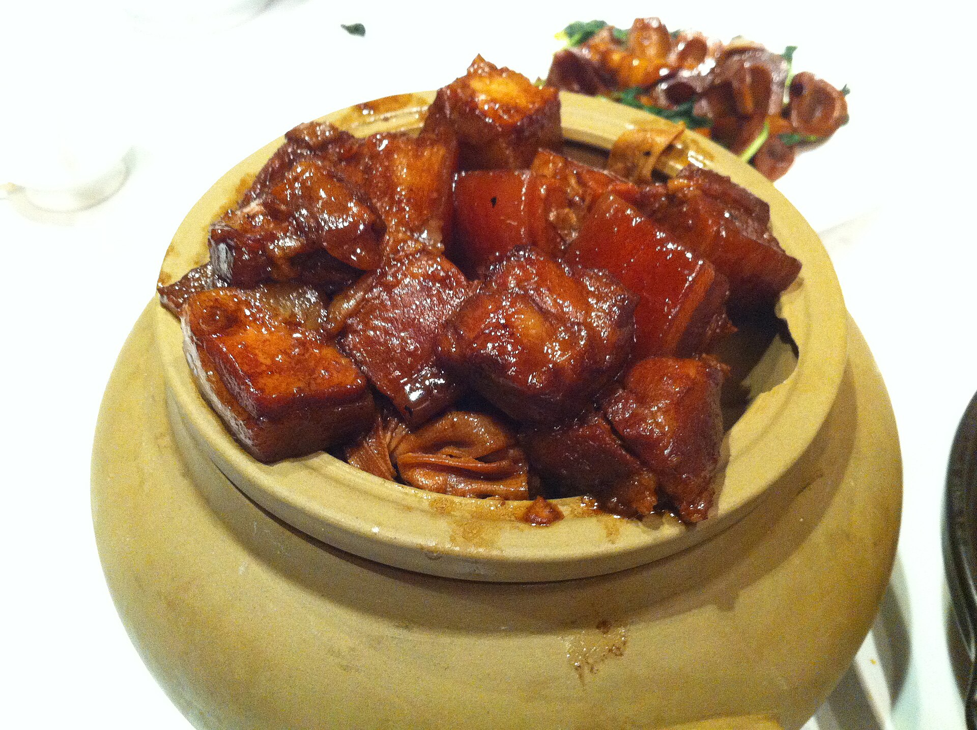 หงเซาโร่ว หมูสามชั้นตุ๋นซีอิ๊วแดง อาหารเบนปังเซี่ยงไฮ้ — เที่ยวเซี่ยงไฮ้ จีน