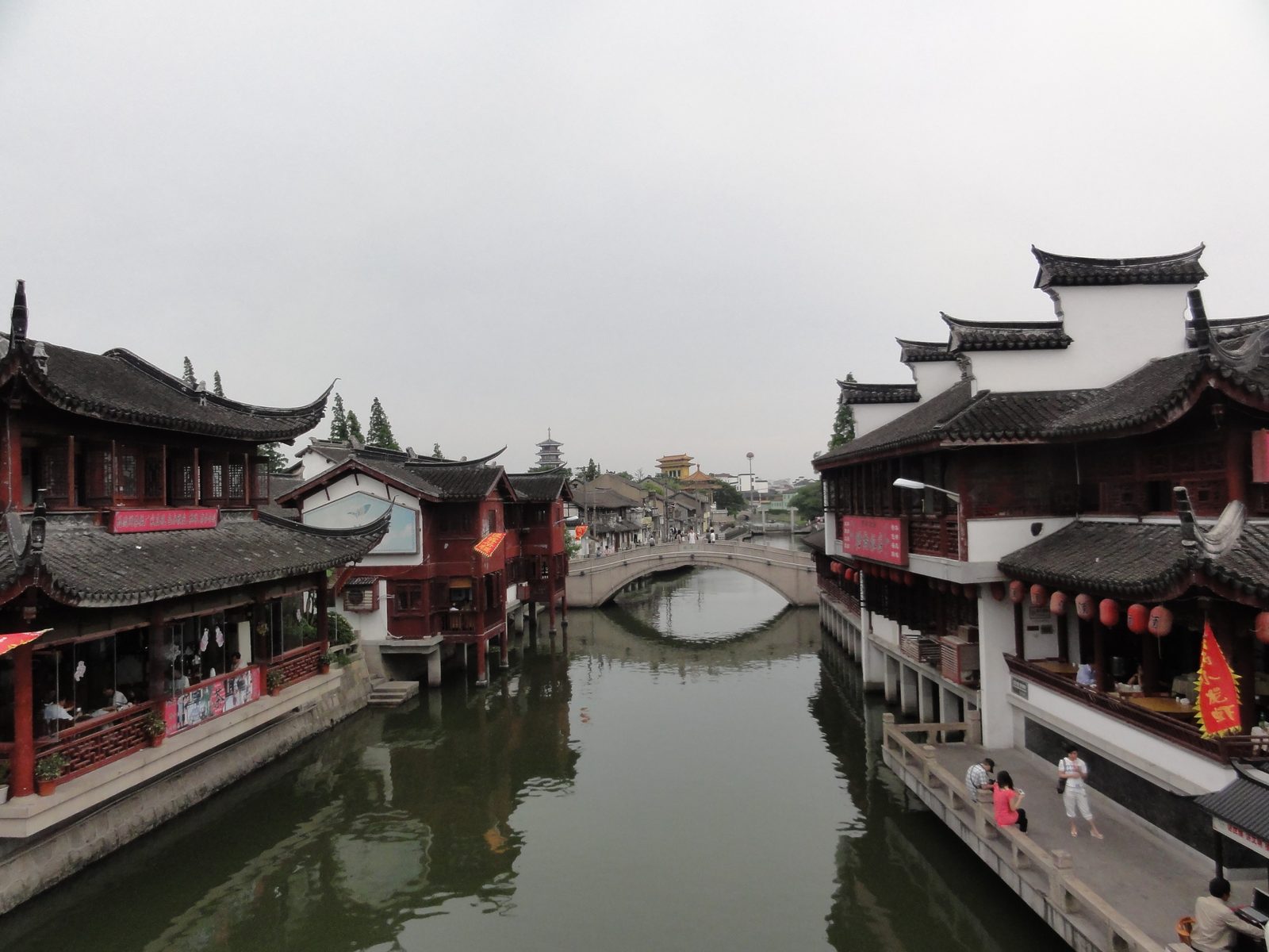 ซีเป่าโอลด์สตรีท (七宝老街) เซี่ยงไฮ้ — เมืองน้ำสไตล์ jiangnan ตึกไม้แบบดั้งเดิม สะพานโค้งข้ามคลอง