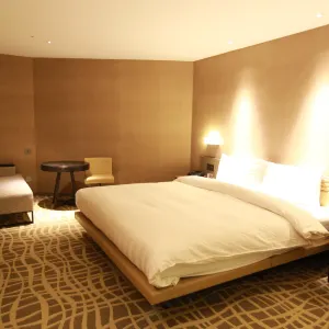 สระว่ายน้ำอินฟินิตี้บนรูฟท็อป Hotel Indigo Kaohsiung