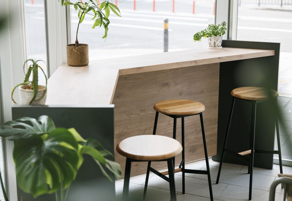 คาเฟ่ชั้นล่างของ Fraser Residence Nankai Osaka ริมถนน Namba