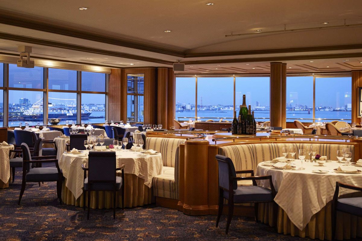 Le Normandie ห้องอาหารฝรั่งเศสวิวอ่าวโยโกฮาม่าของ Hotel New Grand