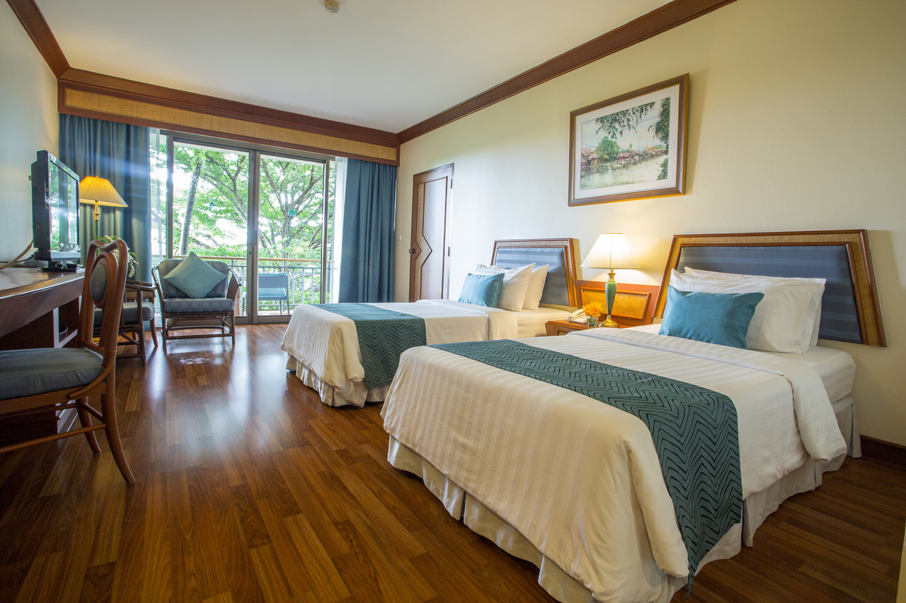 ห้อง Superior พร้อมระเบียงมองสวนเขียวที่ Maneechan Resort จันทบุรี