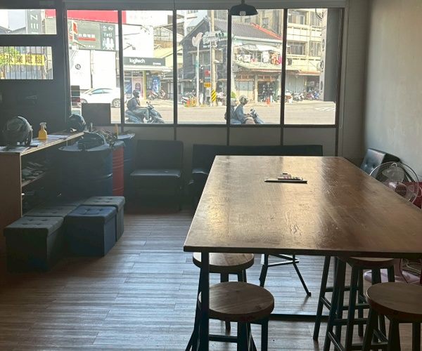 Chiayi Petite Hostel (小確幸民宿)