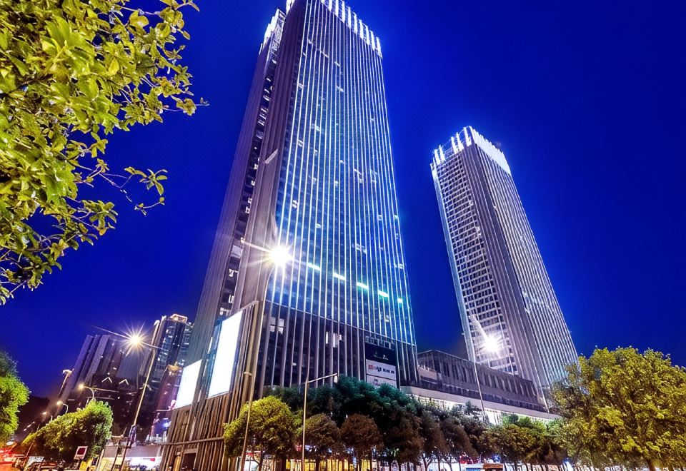 Beicheng Sky Hotel (North Square of Chongqing North Railway Station) (北城天街酒店重庆北站北广场店)