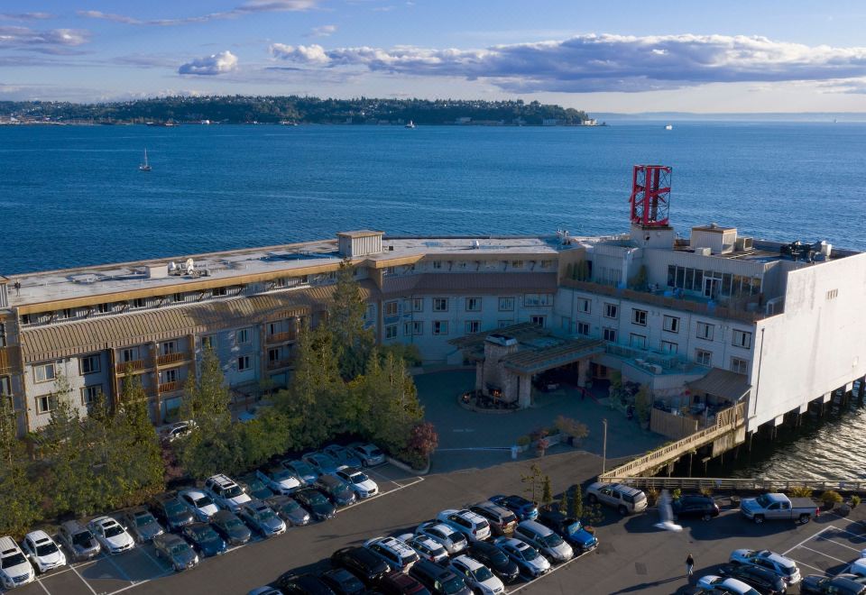 The Edgewater, a Noble House Hotel