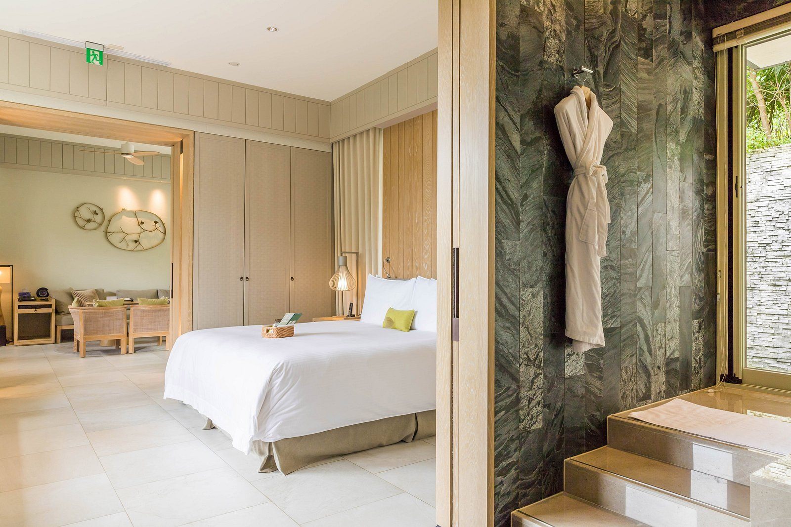 สระว่ายน้ำและพื้นที่รีสอร์ตบนเนินเขาของ Gloria Manor เขิ่นติง