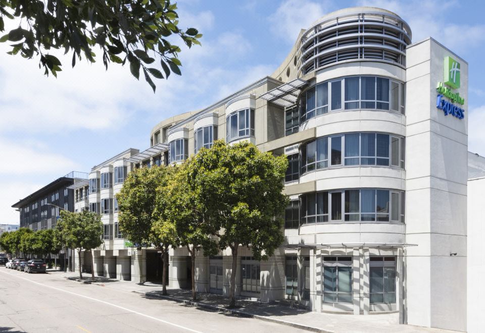 Holiday Inn Express & Suites San Francisco Fishermans Wharf by IHG