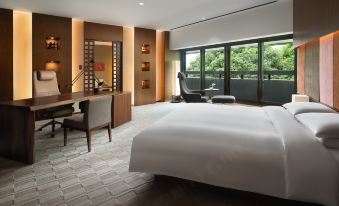 สวนญี่ปุ่น Koi Pond ในบริเวณ Hyatt Regency Kyoto