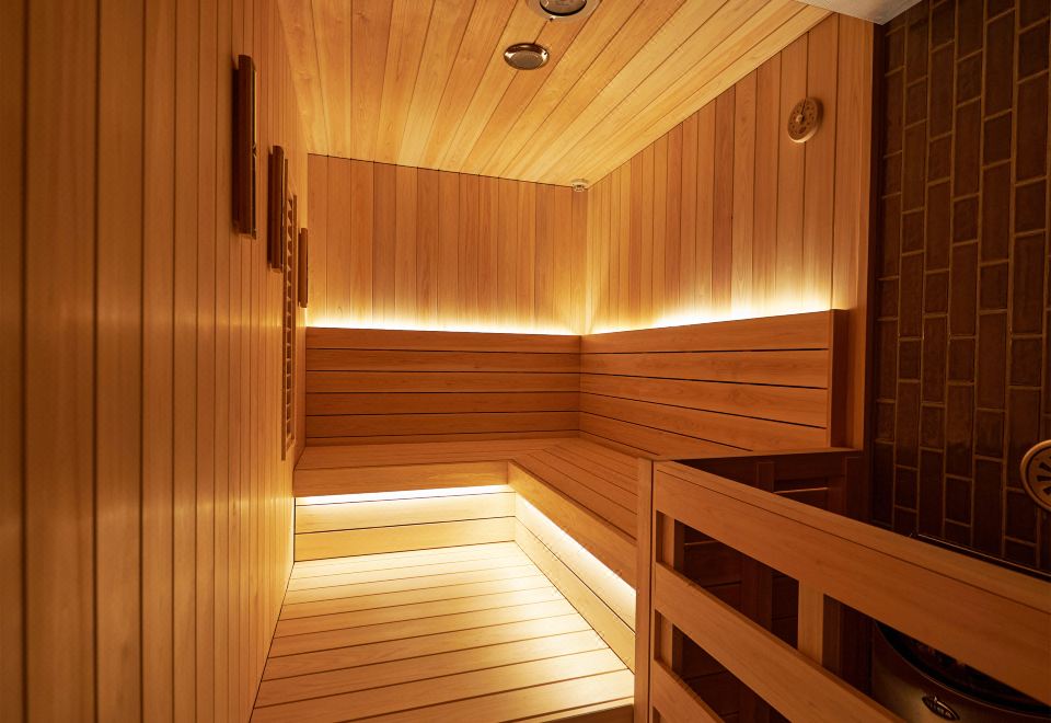 ซาวน่าไม้ซีดาร์ WeBase Kamakura แสงอุ่น ห้องใต้ดิน