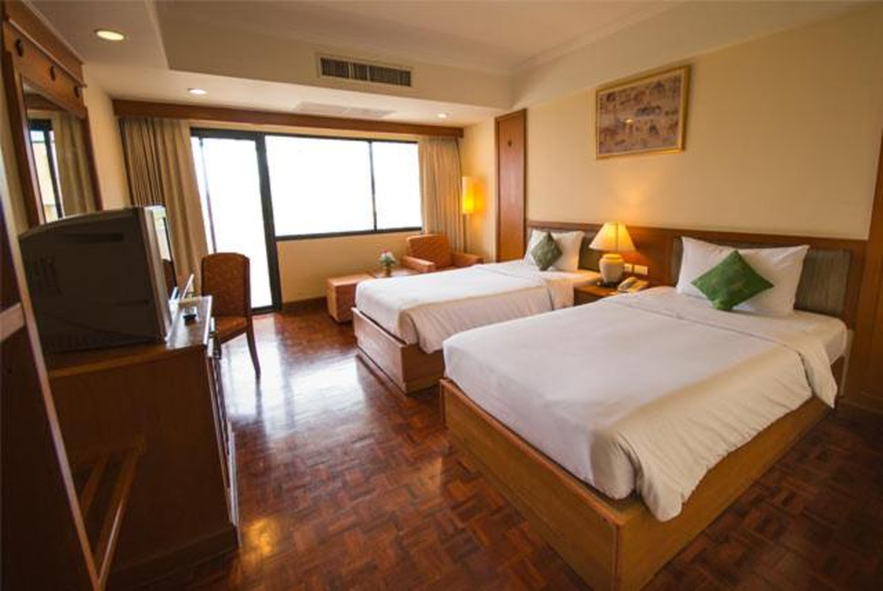 ห้องพักพื้นไม้ปาร์เก้ เตียงคู่ มีระเบียง Chakungrao Riverview Hotel
