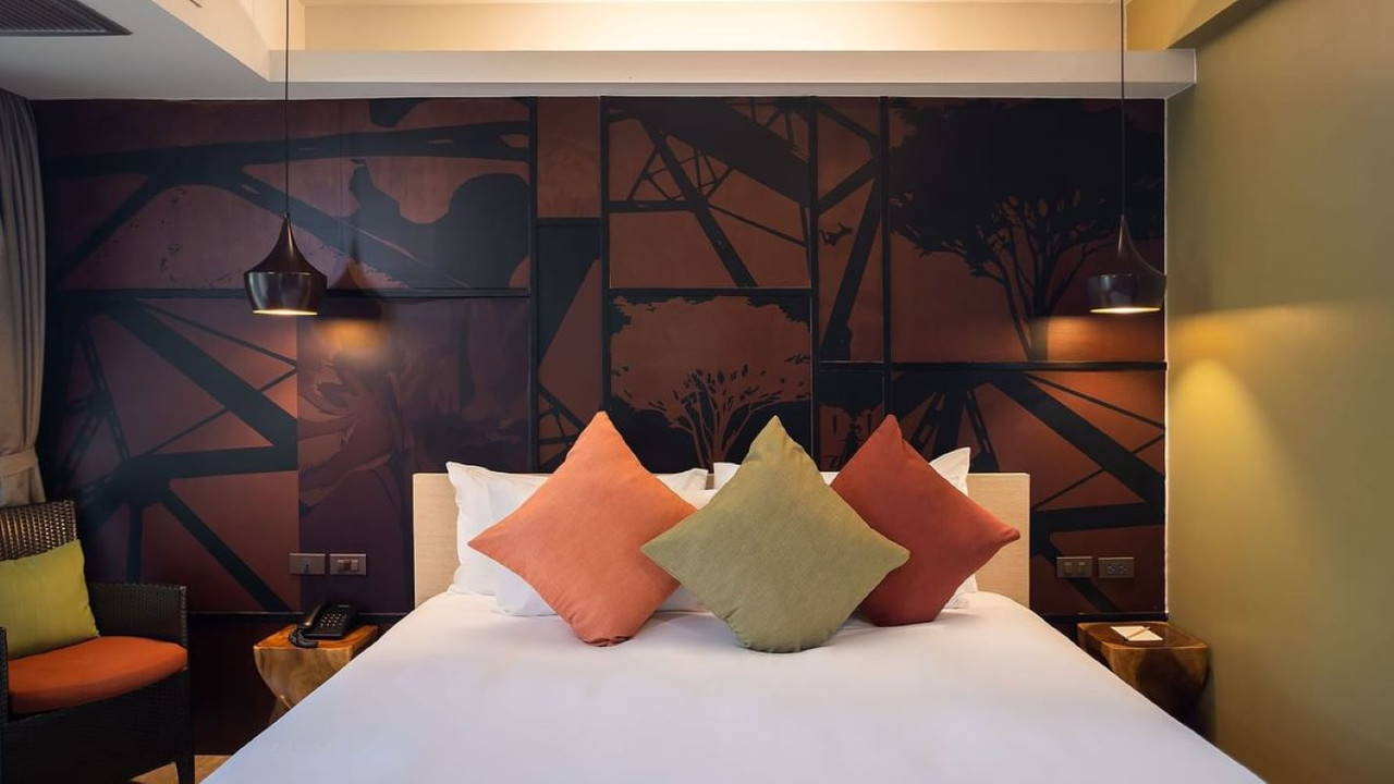 ห้องพักพร้อมภาพ headboard เงาสะพานข้ามแม่น้ำแคว
