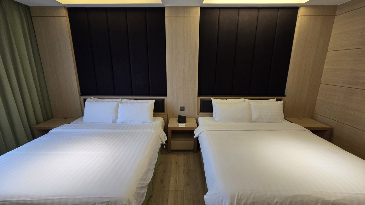 สวนดาดฟ้า Hotel R14 เกาสง