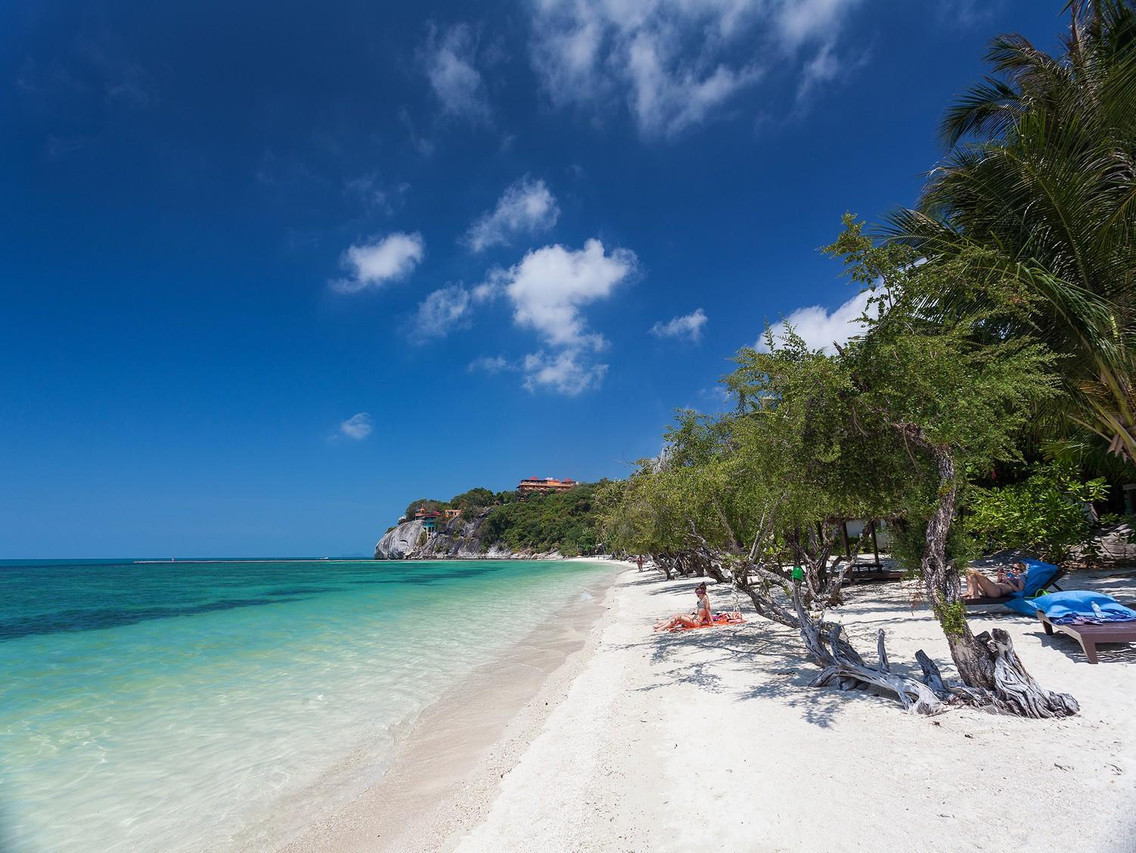 หาดสีกันทังทรายขาวน้ำใส ริมรีสอร์ต Sarikantang เกาะพะงัน