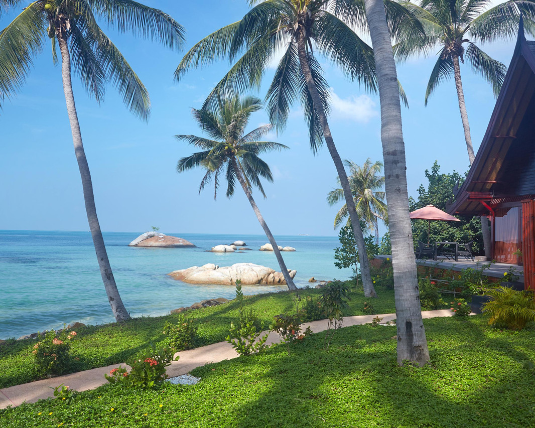 วิลล่าหลังคาแดงสไตล์บาหลีบนสวนริมหาดฝั่งตะวันตก