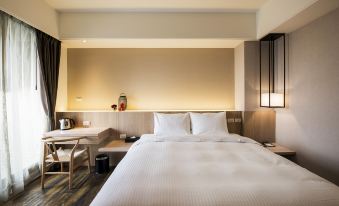 Sky Lounge ชั้น 8 Joy Inn วิวตัวเมืองลู่กั่งยามค่ำคืน