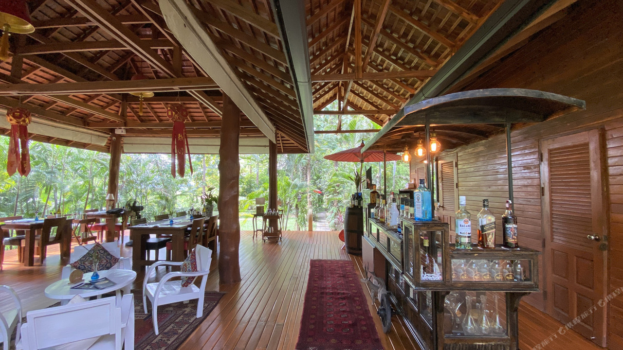 Lemongrass open-air wooden restaurant and bar
