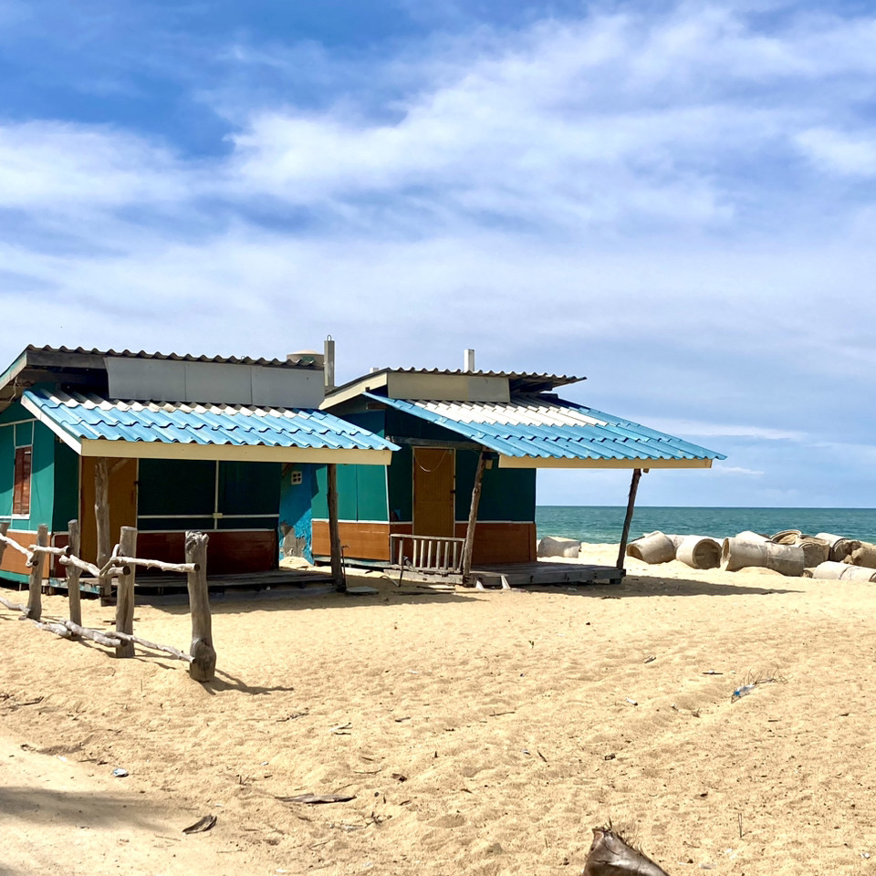 มุมกว้างของบังกะโล Pata Resort ริมหาดแหลมโพธิ์ ปัตตานี