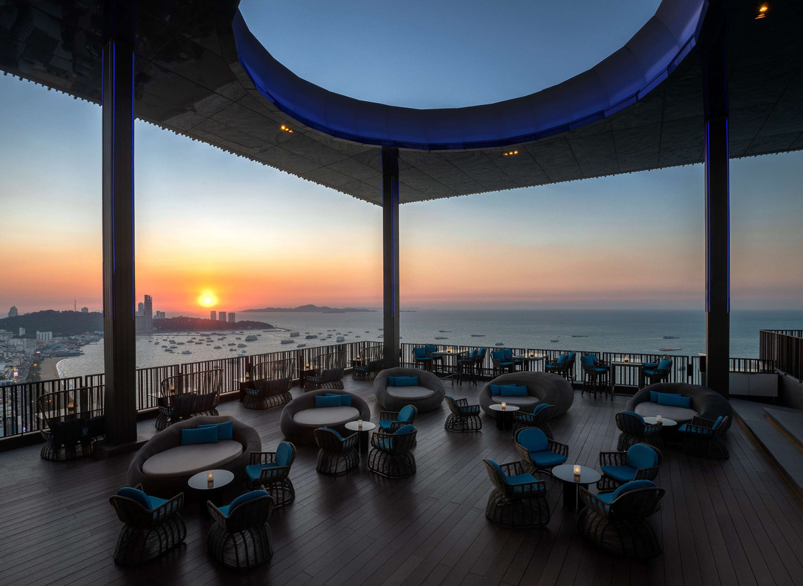 Rooftop Terrace bar วิวพระอาทิตย์ตกอ่าวพัทยา