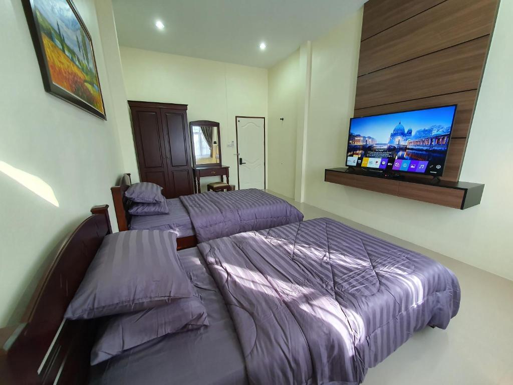 ห้องนอน The Guesthouse at Phatthalung สองเตียง ทีวีติดผนัง