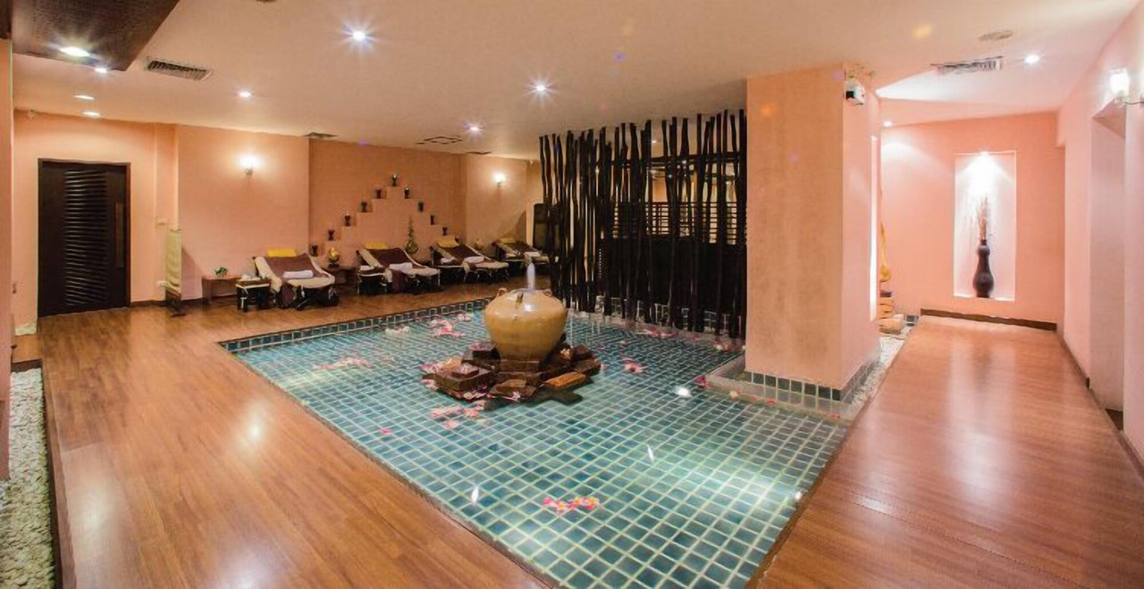 Thainess Spa ห้องนวดและบ่อน้ำตกแต่งสไตล์ไทย
