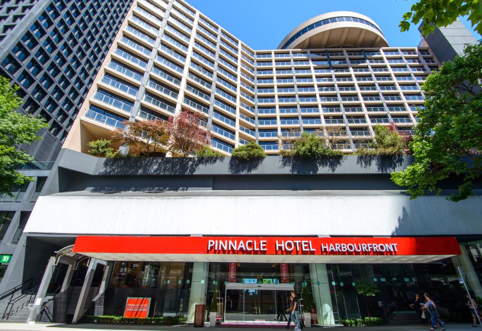 Pinnacle Hotel Harbourfront