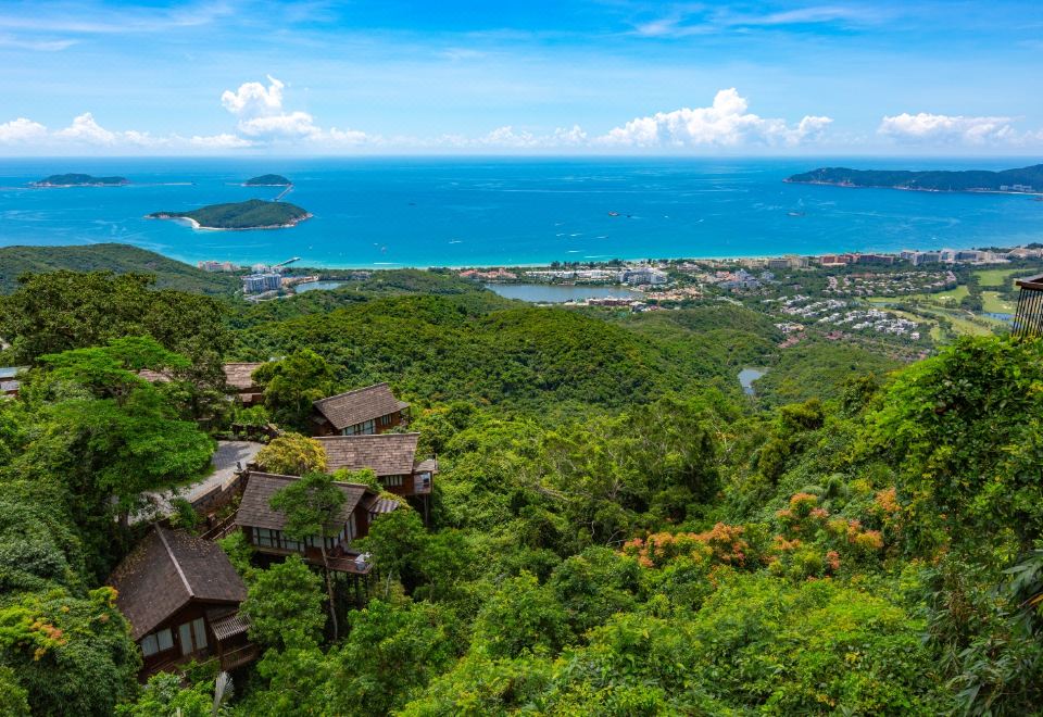 Yalong Bay Earthly Paradise Bird's Nest Resort (亚龙湾人间天堂鸟巢度假村)