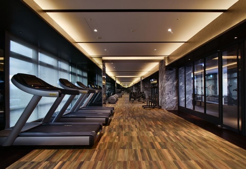 วิวเมืองเกาสงจาก Silks Club สระว่ายน้ำดาดฟ้า