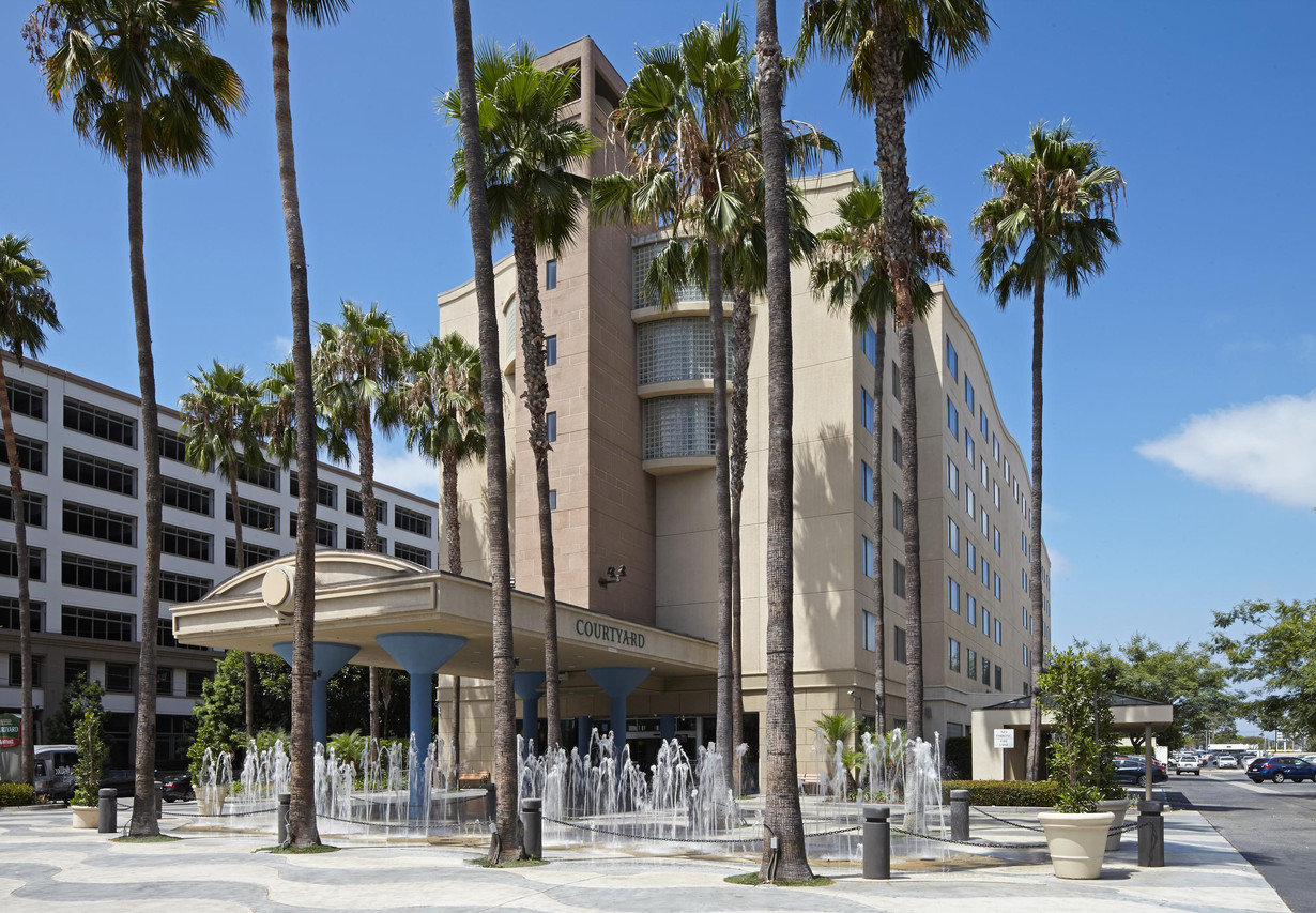 Courtyard by Marriott Los Angeles LAX/Century Boulevard