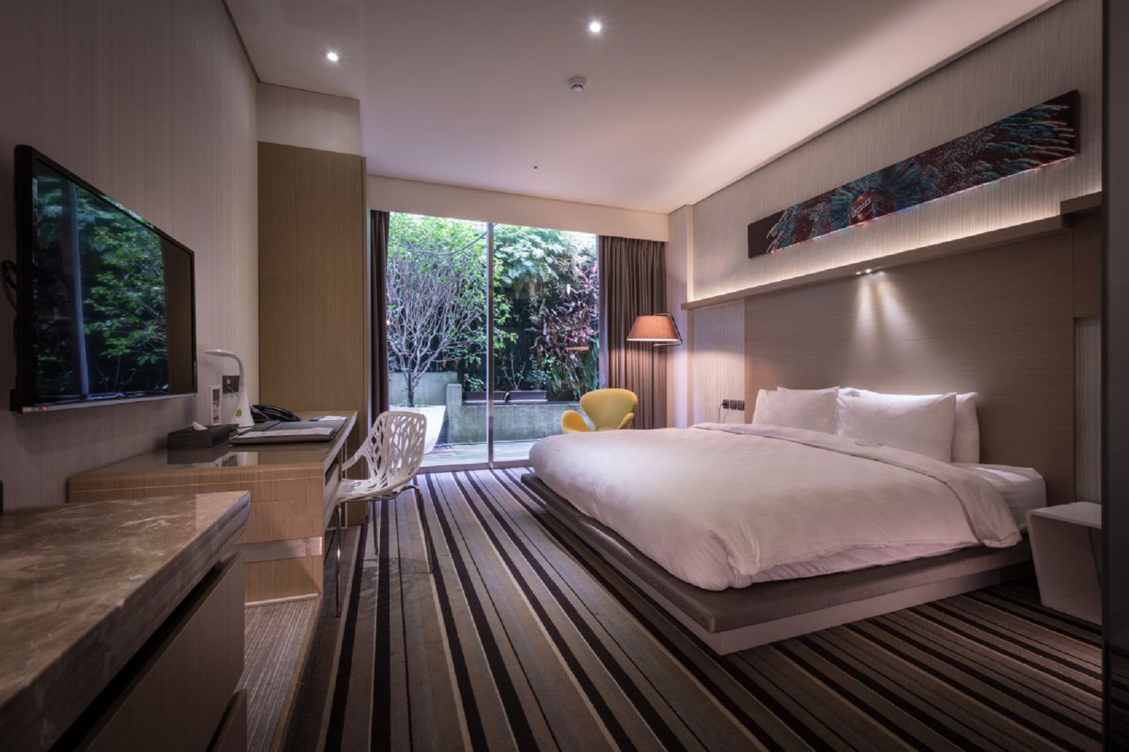 ห้องพักดีไซน์โมเดิร์นของ Sparkle Hotel