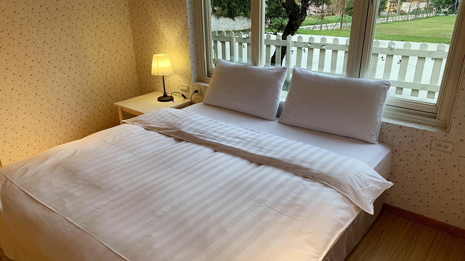 ห้องพักภายในวิลล่า American Village Resort