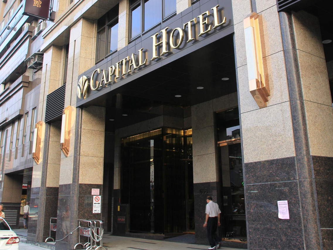 ห้องพัก Standard Double Capital Hotel Songshan สะอาด พร้อมโต๊ะทำงาน