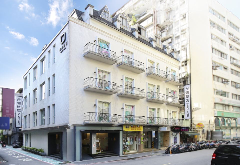 Dandy Hotel