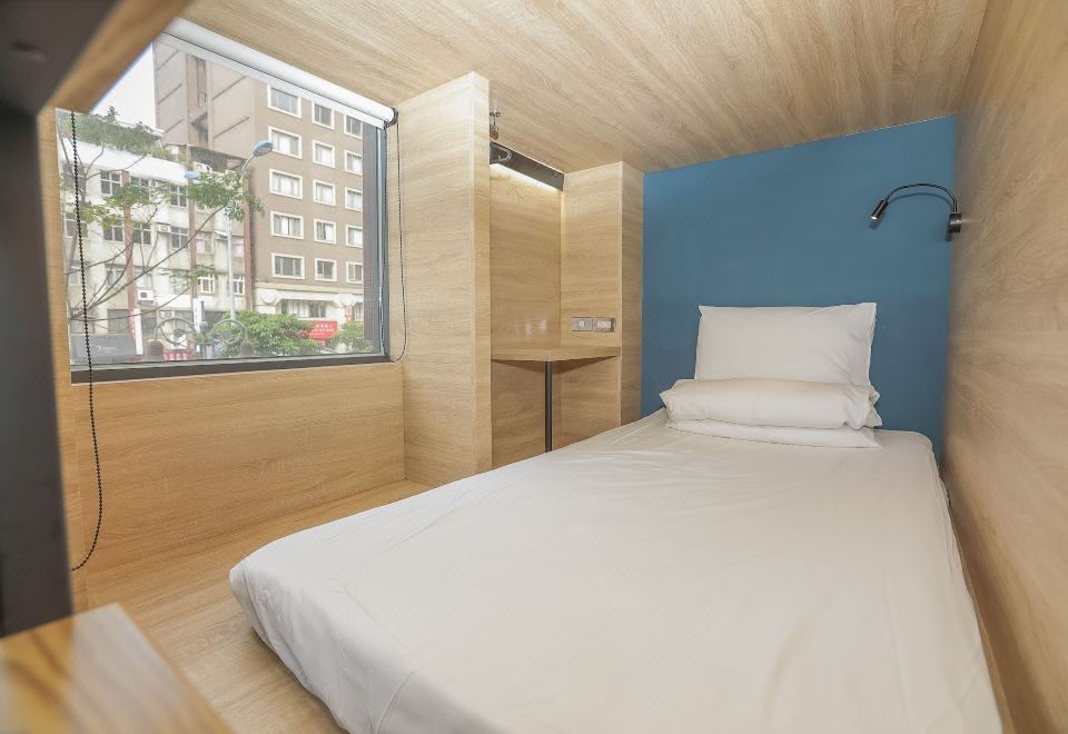 Dongmen 3 Capsule Inn