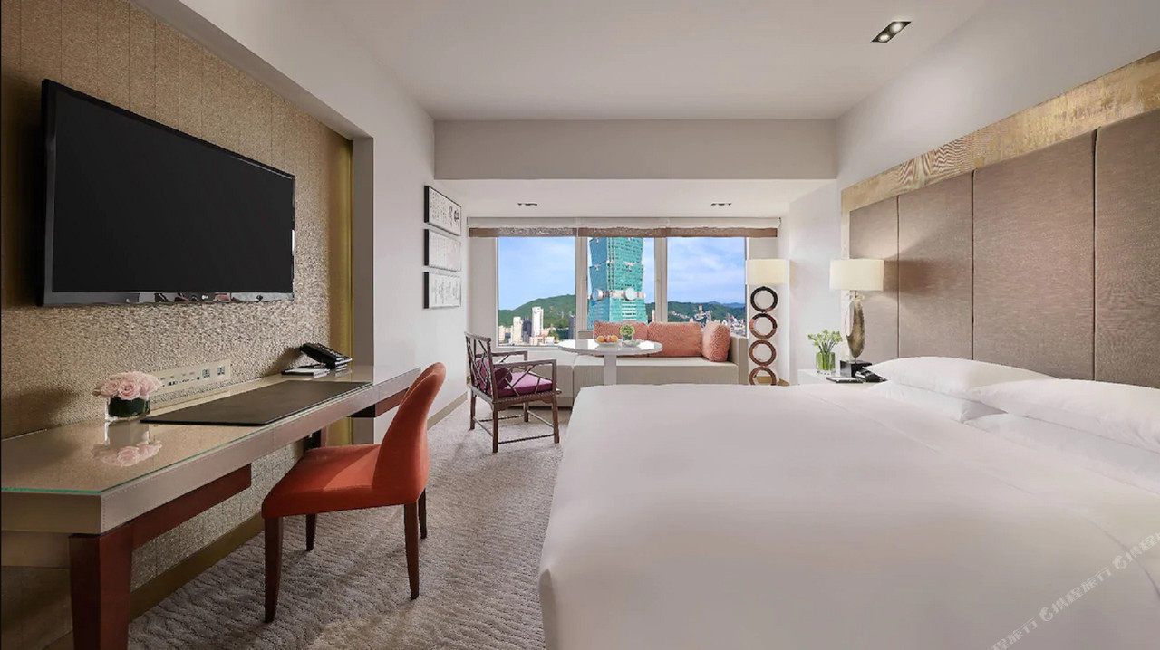 สระว่ายน้ำกลางแจ้ง Grand Hyatt Taipei
