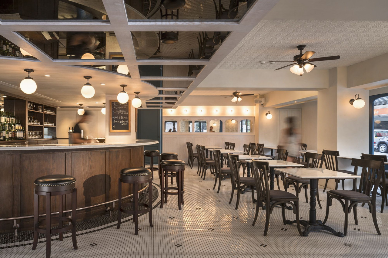 คาเฟ่-บาร์ LE BLANC ชั้นล่างโรงแรม
