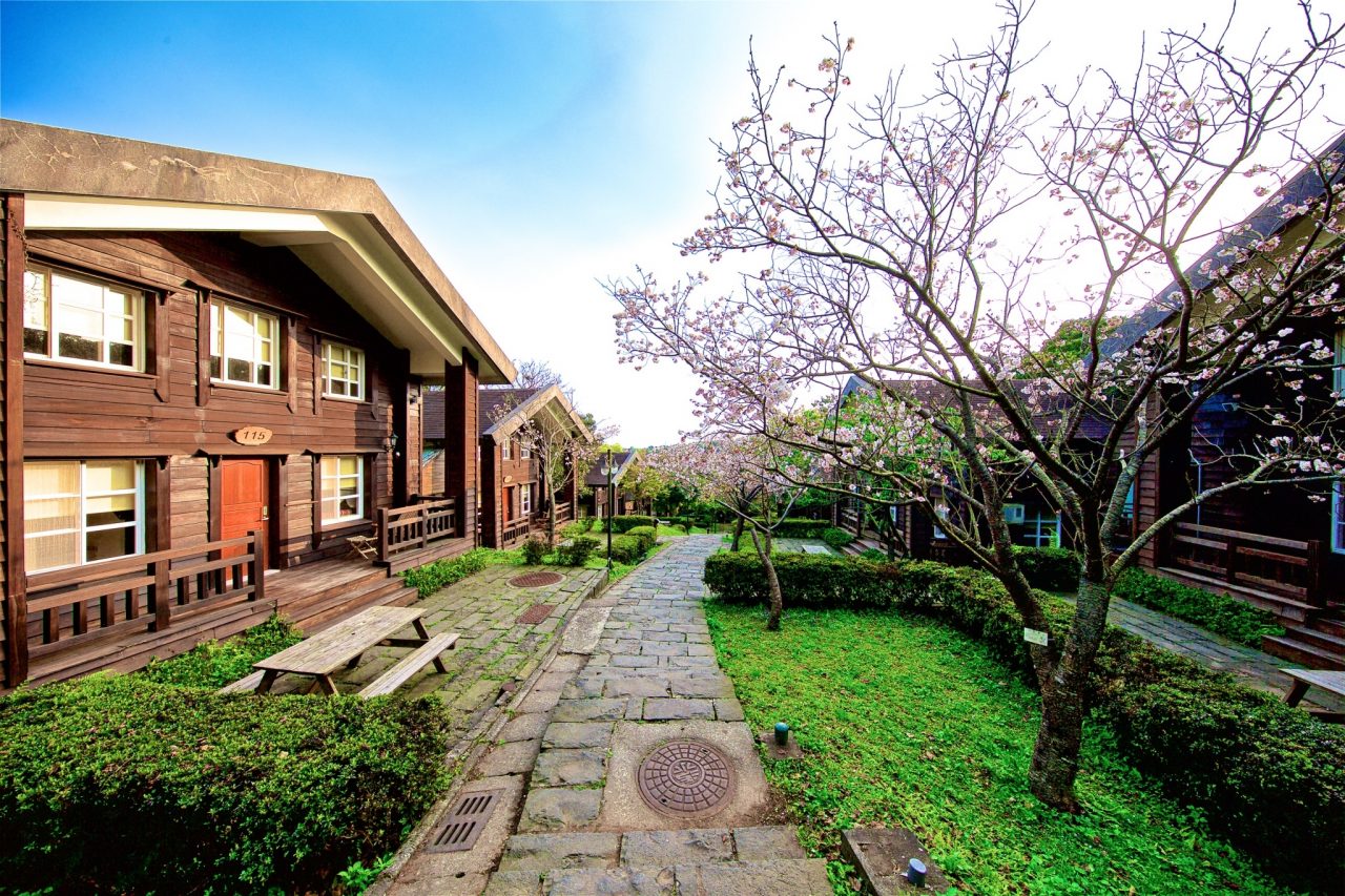 บ่อแช่ออนเซนน้ำแร่ส่วนตัวในห้องพัก Yanmin Hot Spring Resort หยางหมิงซาน