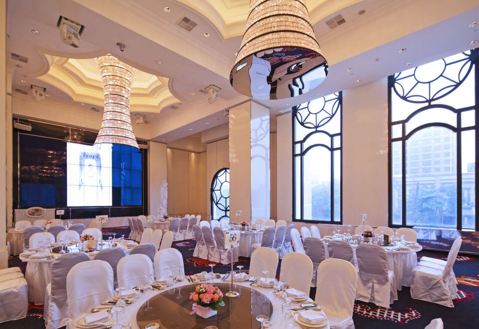 สระว่ายน้ำและสิ่งอำนวยความสะดวก The Lin Hotel Taichung