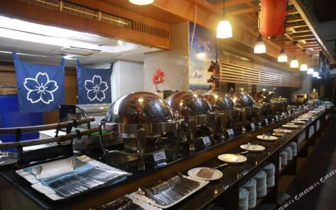 ไลน์บุฟเฟ่ต์ Hot Pot ในร้านอาหารของ Friday Hotel