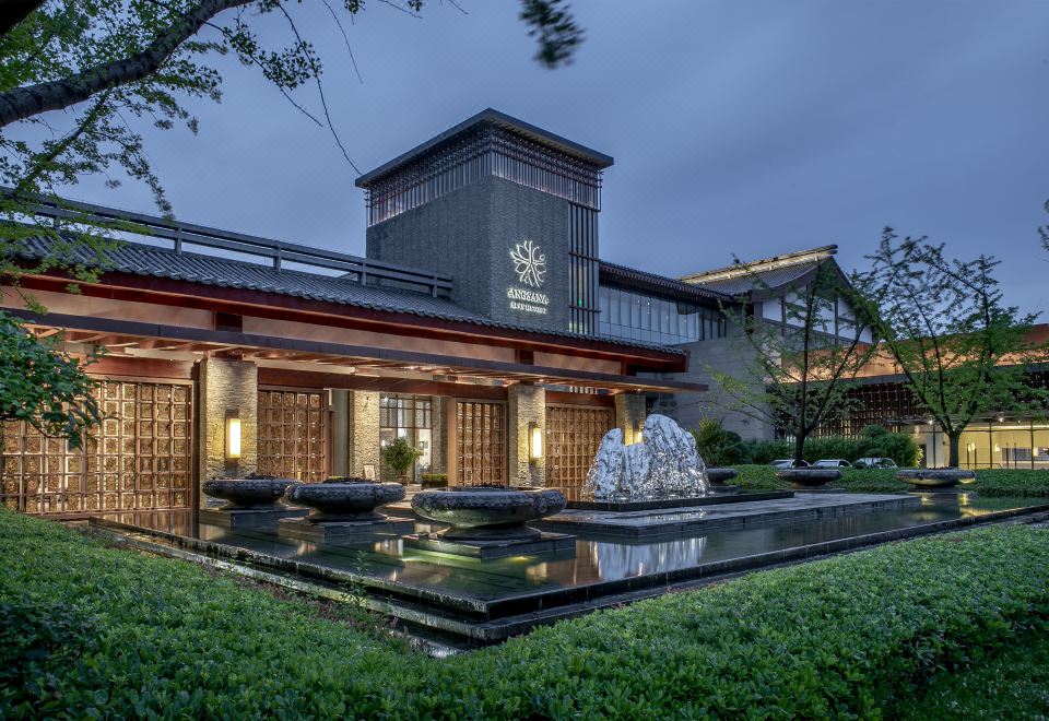 8 โรงแรมใกล้สุสานทหารดินเผา