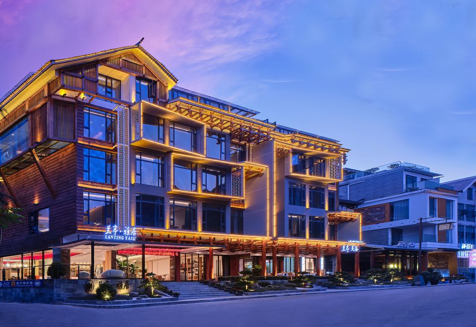 รีวิว Lanting Elegant Hotel National Forest Park Wulingyuan